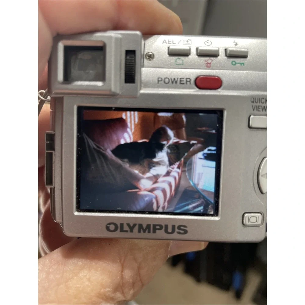 Olympus CAMEDIA C-765 Ultra Zoom 4.0MP Digital Camera W/Battery & CD Card+Case